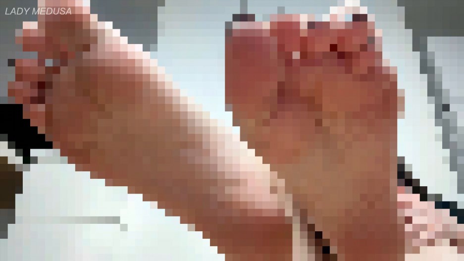 The Goddess Dora – Lady Medusa – Pixel Feet JOI with Sock Removal for Losers Ripoff Foot Humiliation